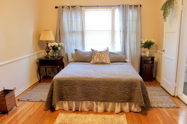 property at 1818 Hi Point St