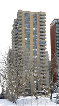 Kevlee Tower in Ottawa, ON - Building Photo - Primary Photo