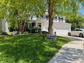 16142 V Cir in Omaha, NE - Building Photo - Building Photo