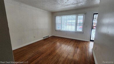 49 E Fairmount Ave, Unit 335 in Pontiac, MI - Building Photo - Building Photo