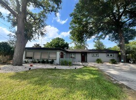 339 Croton Dr in Maitland, FL - Building Photo