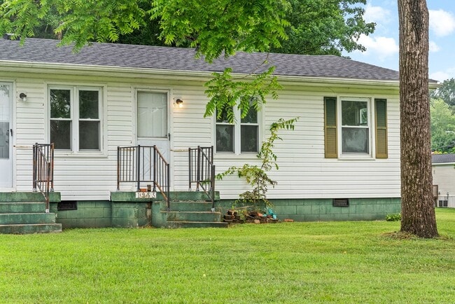 1953 Batts Ln in Clarksville, TN - Building Photo - Building Photo