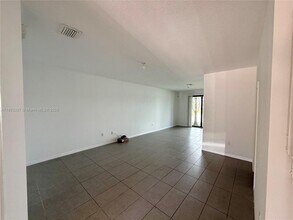 1075 NW 33rd Manor in Pompano Beach, FL - Building Photo - Building Photo