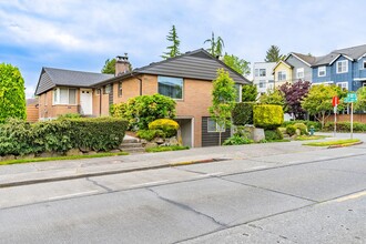 8394 31st Ave NW in Seattle, WA - Foto de edificio - Building Photo