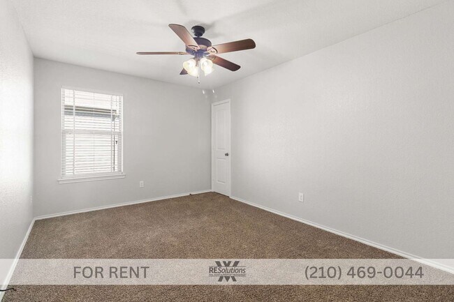 939 Spello Cir in San Antonio, TX - Building Photo - Building Photo