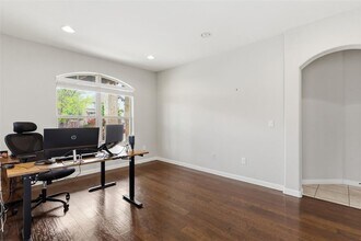 2409 Muzzie Ln in Leander, TX - Foto de edificio - Building Photo