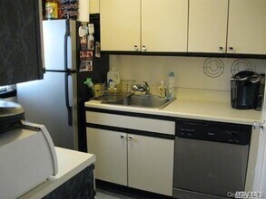 211 Town House Village in Islandia, NY - Building Photo - Building Photo