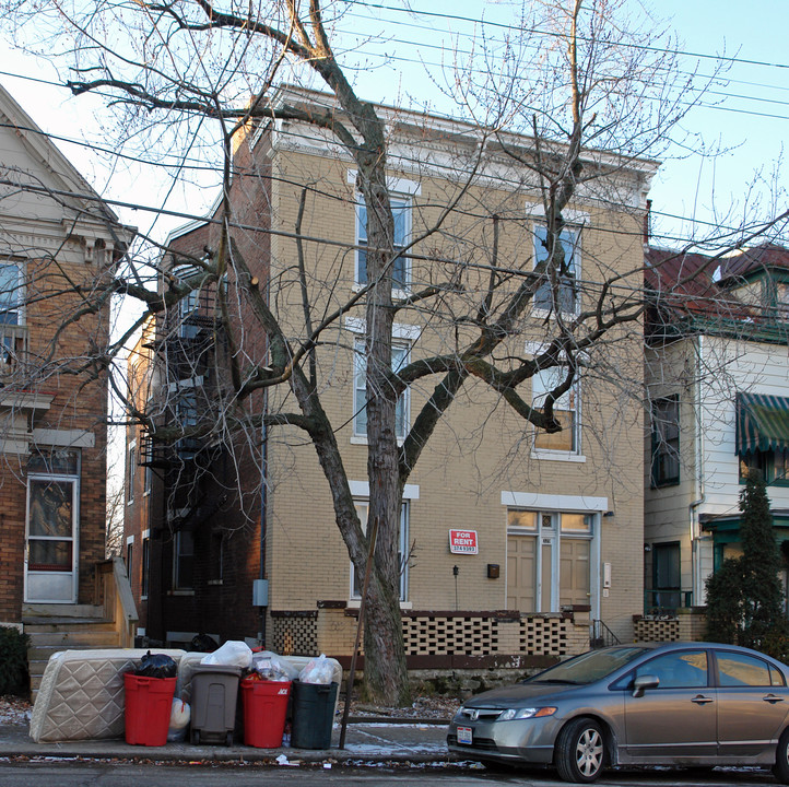 329 W McMillan St in Cincinnati, OH - Foto de edificio