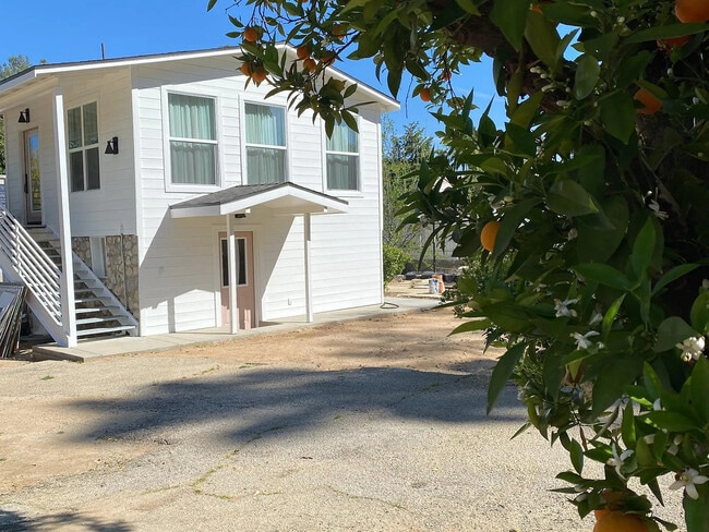 732 Cedar Ave, Unit 1.5 Downstairs in Redlands, CA - Building Photo - Building Photo