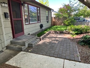 916 Kenyon St in Medford, OR - Building Photo - Building Photo