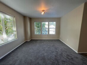 10934 NE Weidler St in Portland, OR - Foto de edificio - Building Photo