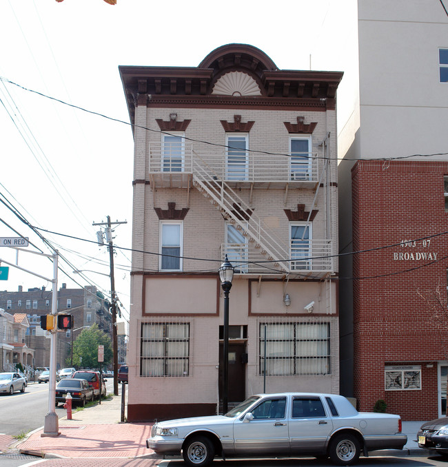 4909 Broadway in Union City, NJ - Building Photo - Building Photo