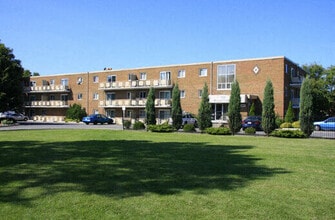 High Park Apartments in Sarnia, ON - Foto de edificio - Building Photo