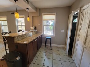 15 Jay St, Unit 1 in Cambridge, MA - Foto de edificio - Building Photo