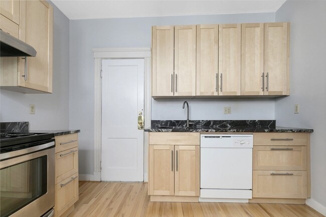 153 Strathmore Rd, Unit 5 in Boston, MA - Building Photo - Building Photo