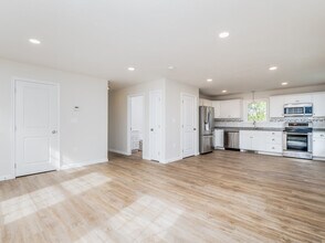 185 Woodland Ave, Unit A in Gardner, MA - Building Photo - Building Photo