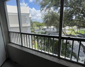 2850 N Oakland Forest Dr in Fort Lauderdale, FL - Building Photo - Building Photo