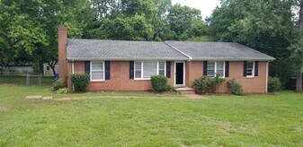 1620 Riverside Dr in Hillsborough, NC - Building Photo