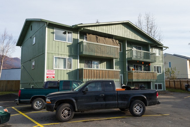 11403 Heritage Ct in Eagle River, AK - Building Photo - Building Photo