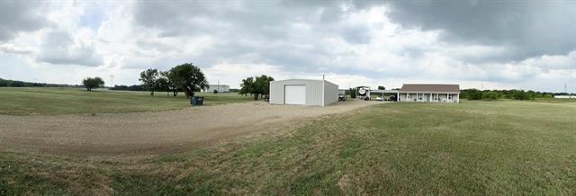 12638 US-82 in Savoy, TX - Building Photo