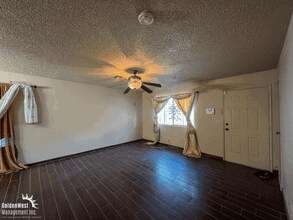 2208 E Melinda Ave in Las Vegas, NV - Building Photo - Building Photo