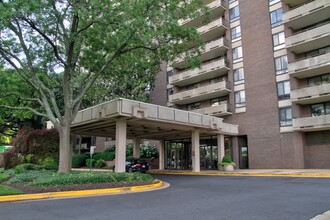 1800 Old Meadow Rd, Unit #1615 in McLean, VA - Building Photo - Building Photo