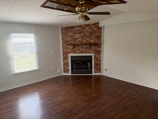 209 John Way in Dandridge, TN - Foto de edificio - Building Photo