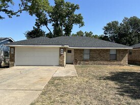 2442 February Ln in Grand Prairie, TX - Building Photo