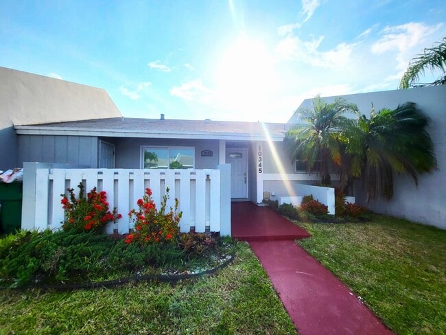 10345 SW 209th Ln in Cutler Bay, FL - Building Photo - Building Photo