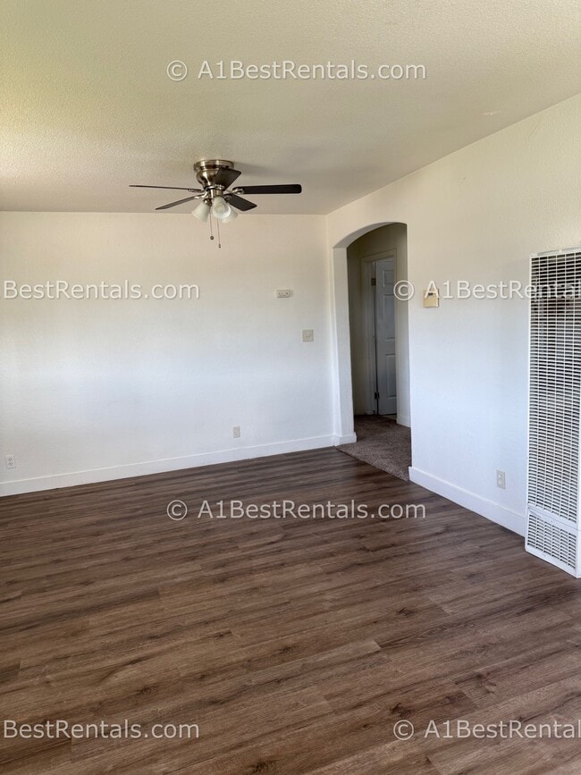 1905 John St in Modesto, CA - Building Photo - Building Photo