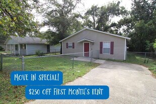 1911 W Gonzalez St in Pensacola, FL - Building Photo