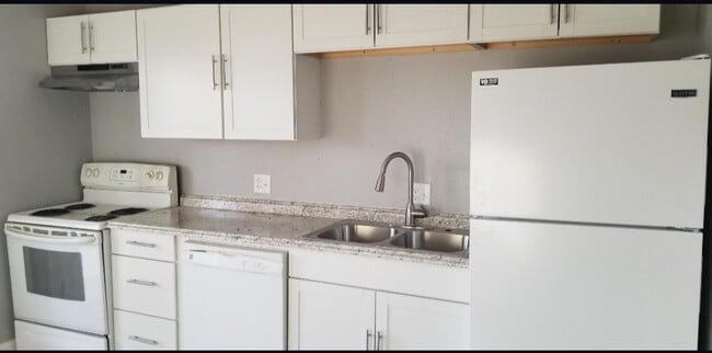 314 Stratford Dr, Unit 3 in Emporia, KS - Building Photo - Building Photo