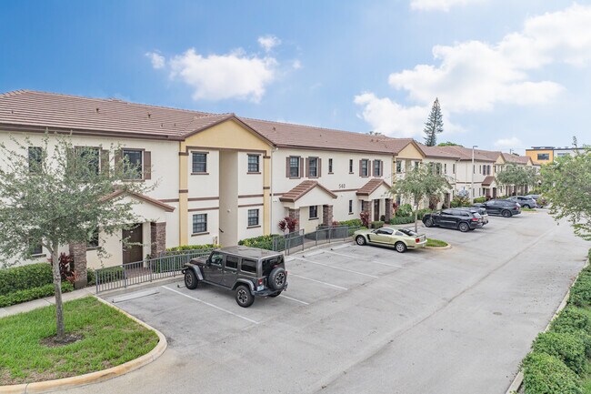 540-630 NE 14th Ct in Fort Lauderdale, FL - Building Photo - Building Photo