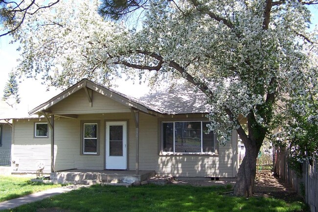 property at 464 SE Cleveland Ave