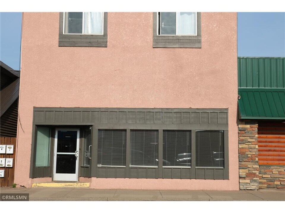 215 Main St S in Pine City, MN - Building Photo