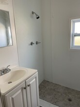 637 S Main St-Unit -A1 in Belle Glade, FL - Foto de edificio - Building Photo