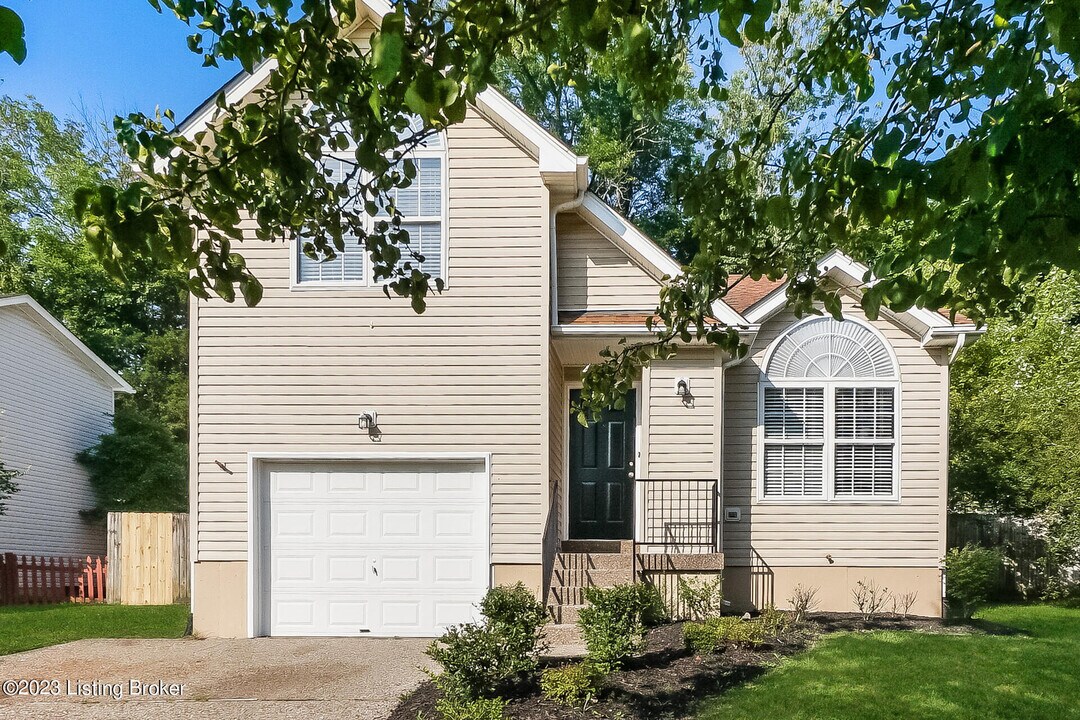 4218 Willowview Blvd in Louisville, KY - Foto de edificio