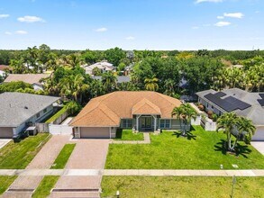 13885 Sheffield St in Wellington, FL - Foto de edificio - Building Photo