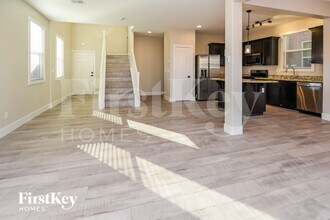 7380 Benlomond Ave in Las Vegas, NV - Foto de edificio - Building Photo