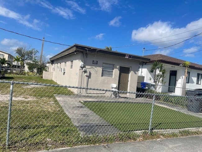 4015 SW 19th St in West Park, FL - Building Photo - Building Photo