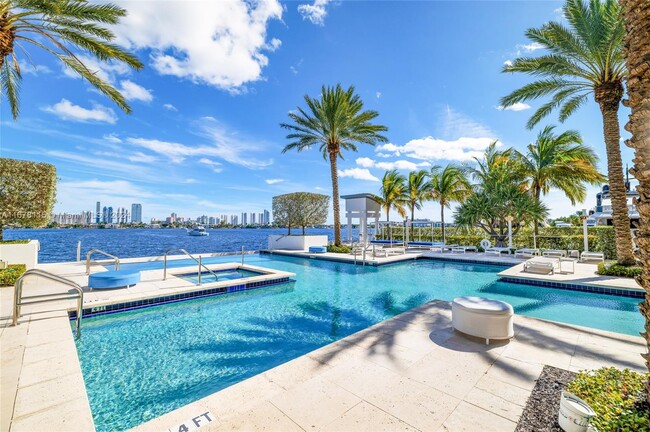 17301 Biscayne Blvd, Unit 2106 in Aventura, FL - Building Photo - Building Photo