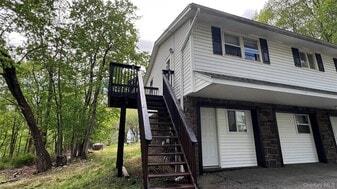 315 W Main St in Stony Point, NY - Building Photo