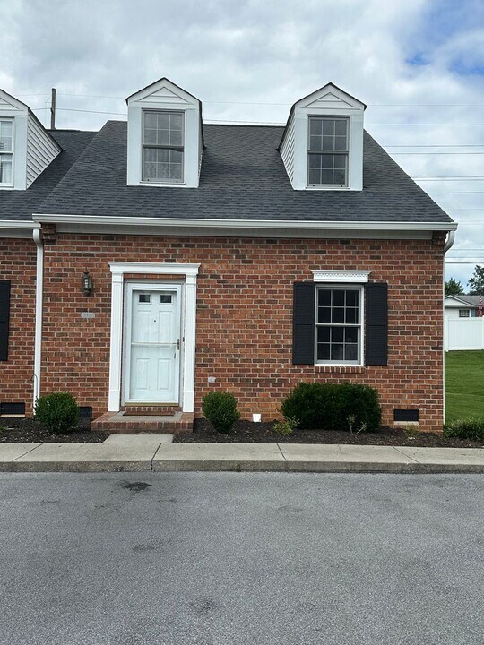 511 Hickory Rd in Bristol, TN - Building Photo