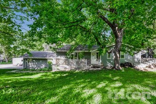 13101 Thomas Ave in Burnsville, MN - Building Photo