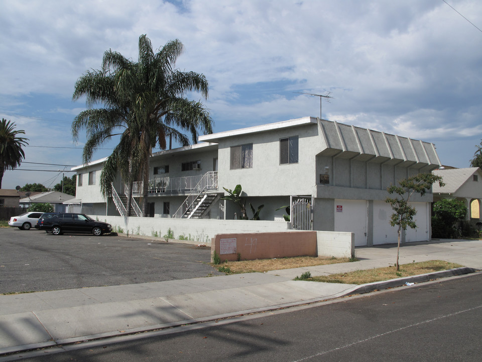 36 W Louise in Long Beach, CA - Foto de edificio