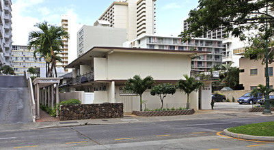 2569 Kuhio Ave in Honolulu, HI - Building Photo - Building Photo