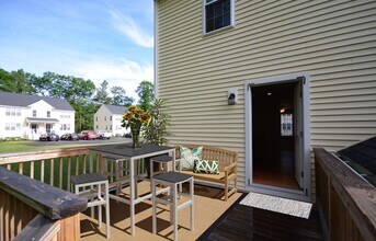 865 Temple St in Whitman, MA - Foto de edificio - Building Photo