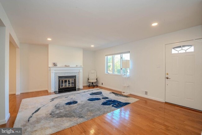 property at 5 Balamor Ln