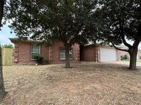 201 McKamy Blvd in Denton, TX - Building Photo