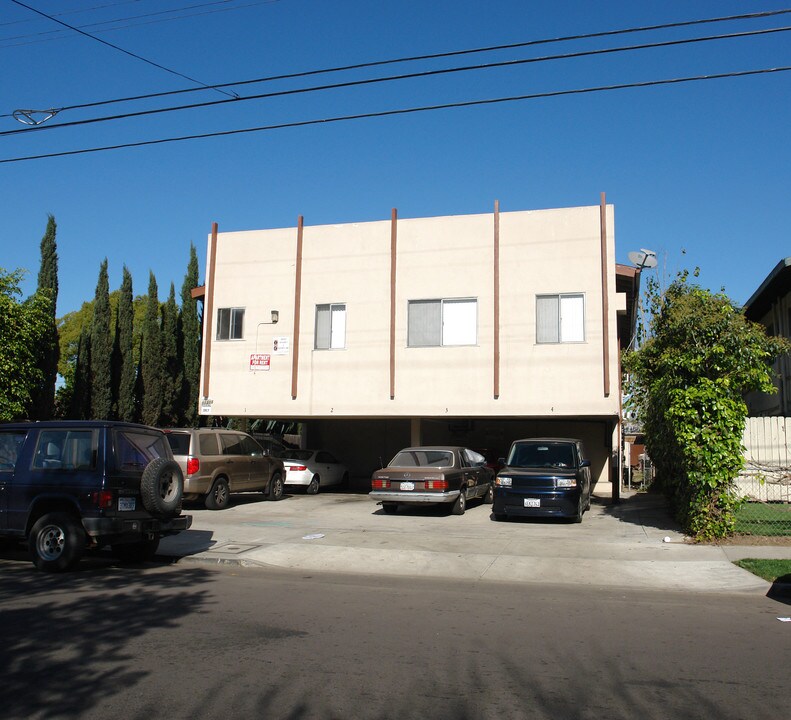 11311 Hatteras St in North Hollywood, CA - Building Photo